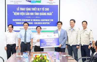 Lễ bàn giao máy siêu âm xách tay trị giá 520 triệu cho Bệnh viện Sản- Nhi tỉnh